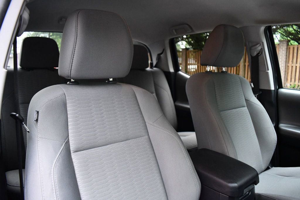 Used 2017 Toyota Tacoma TRD Sport image 19