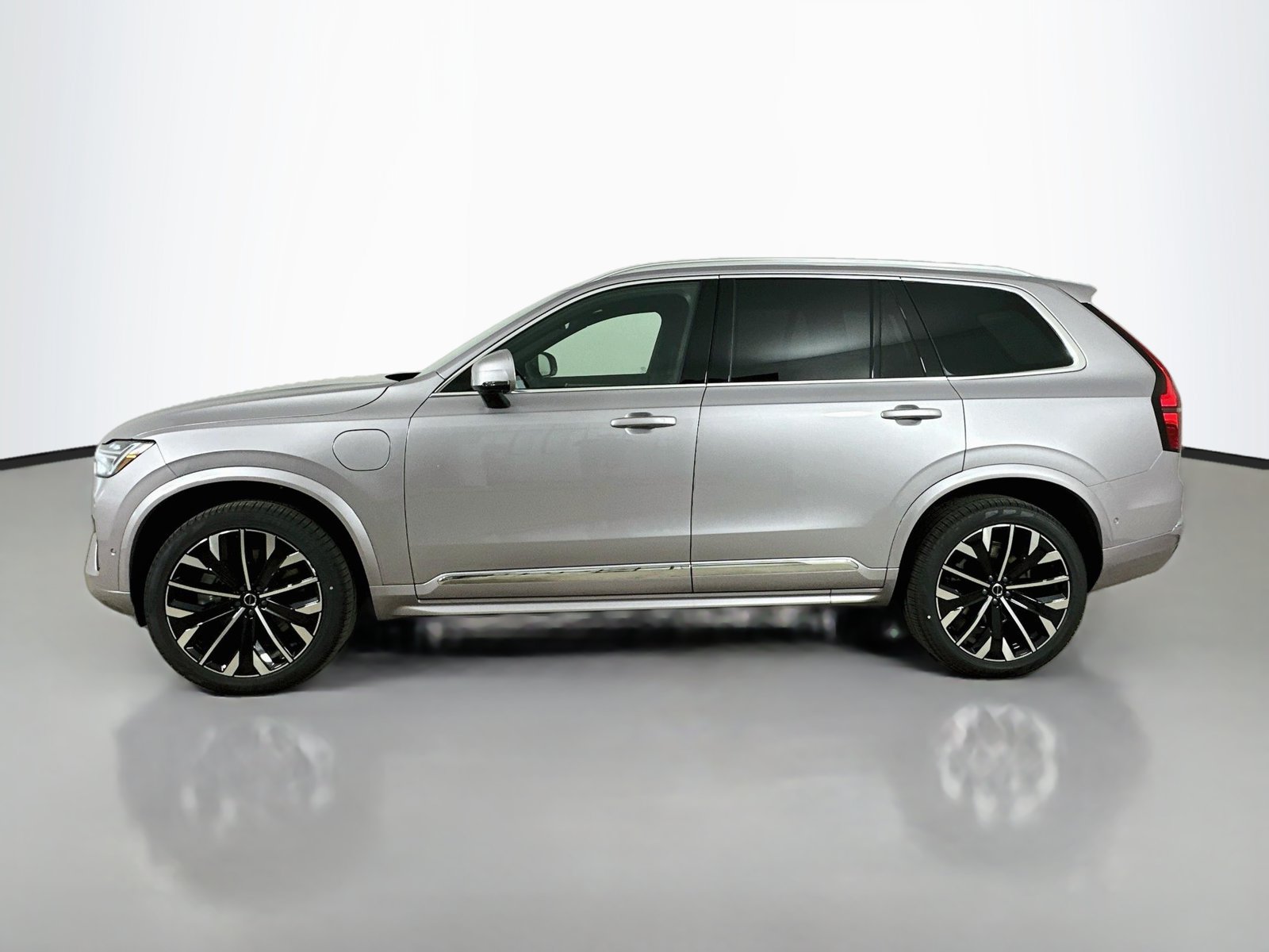 New 2026 Volvo XC90 T8 Plus w/ Protection Package Premier AWD/4WD image 8