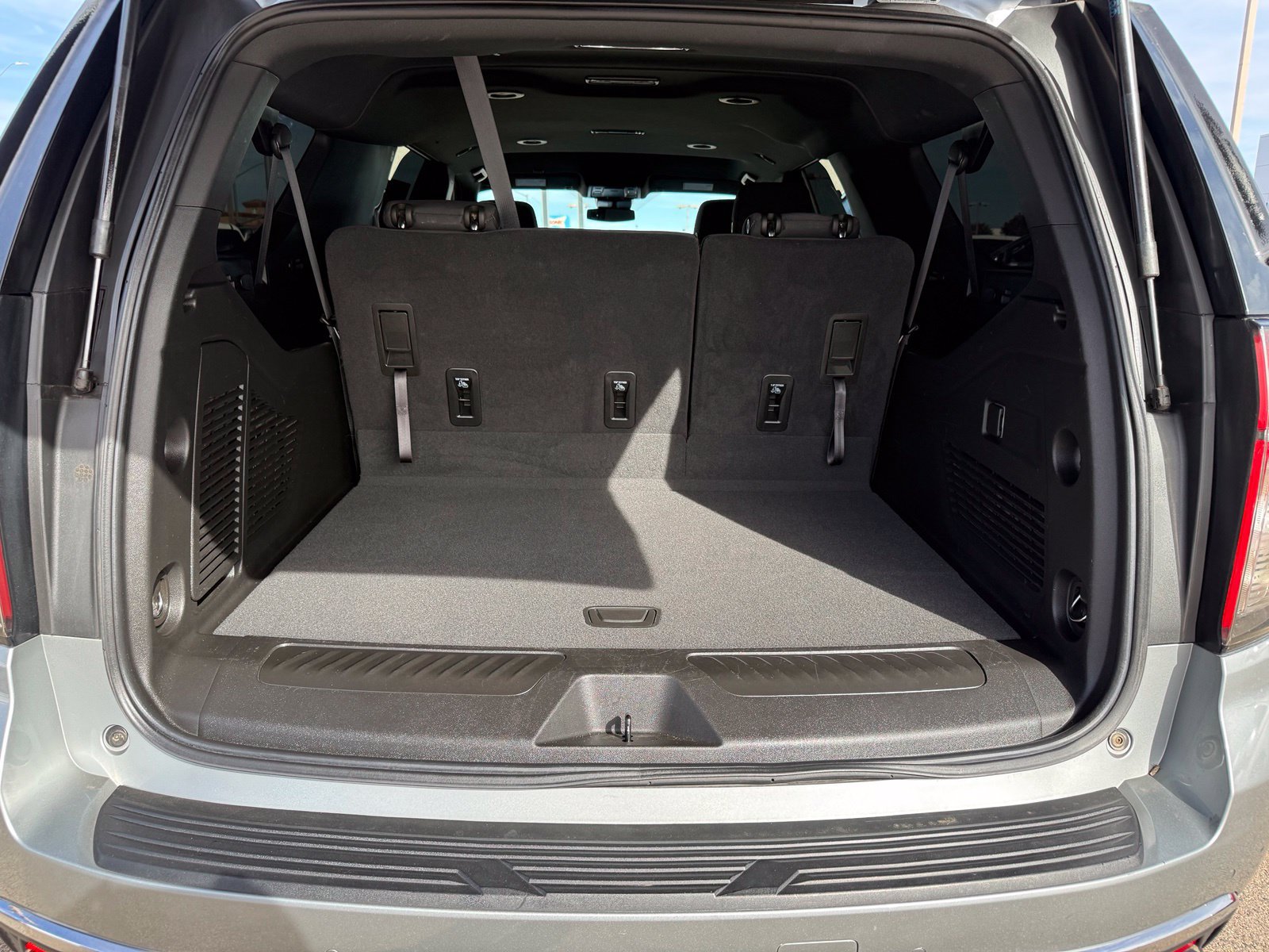 Used 2024 Chevrolet Suburban LS w/ Driver Alert Package RWD image 40