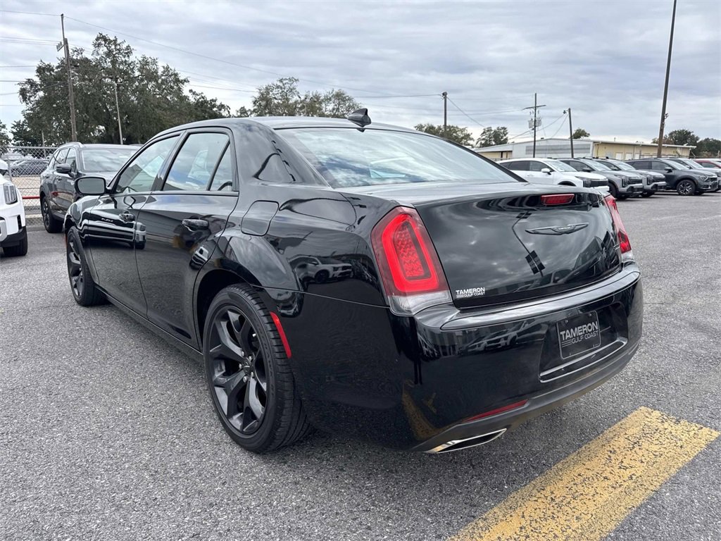 Used 2022 Chrysler 300 Touring w/ Sport Appearance Package image 14