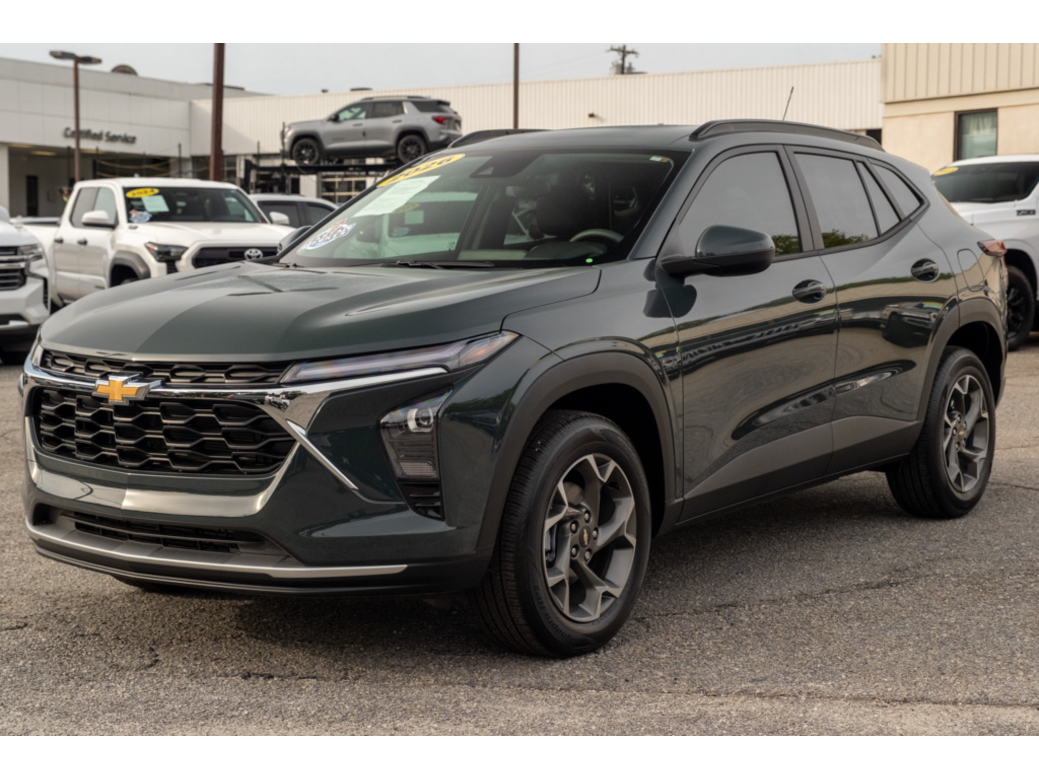 Used 2026 Chevrolet Trax LT FWD image 3
