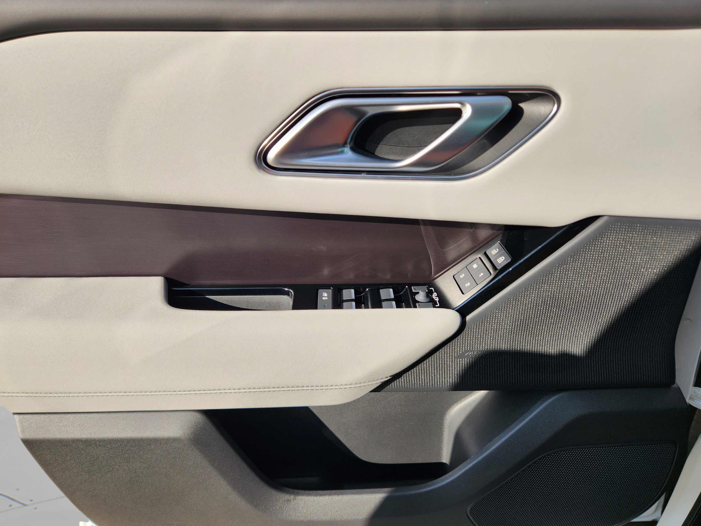 New 2026 Land Rover Range Rover Velar Belgravia AWD/4WD image 17