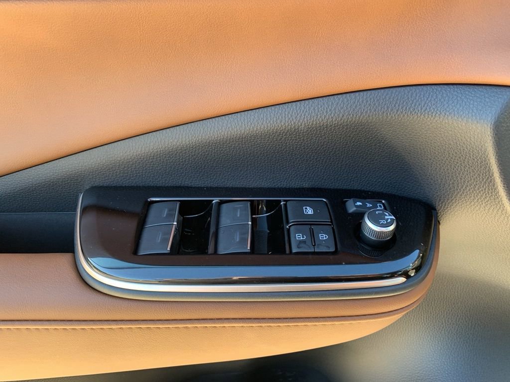 New 2025 Toyota Crown Signia image 10