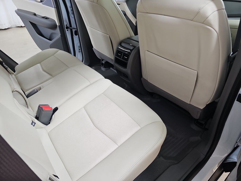 Used 2024 Cadillac XT5 Premium Luxury w/ LPO, Floor Liner Package AWD/4WD image 14