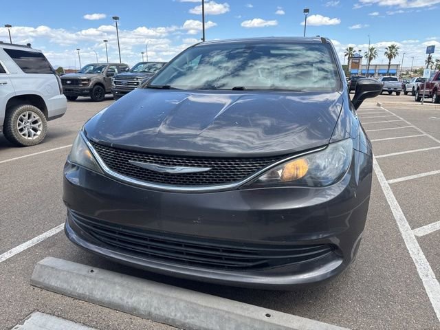 Used 2017 Chrysler Pacifica Touring w/ Tire & Wheel Group FWD image 3