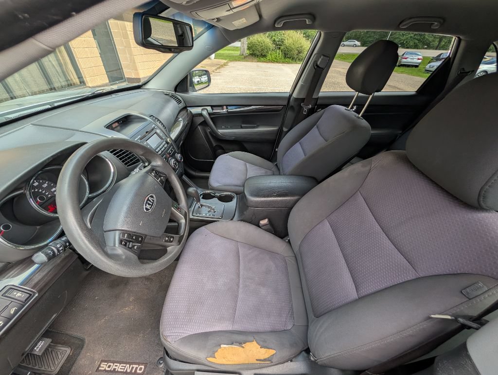 Used 2012 Kia Sorento LX w/ Convenience Pkg FWD image 6