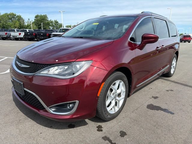 Used 2017 Chrysler Pacifica Touring-L Plus w/ Advanced Safetytec Group FWD video 2