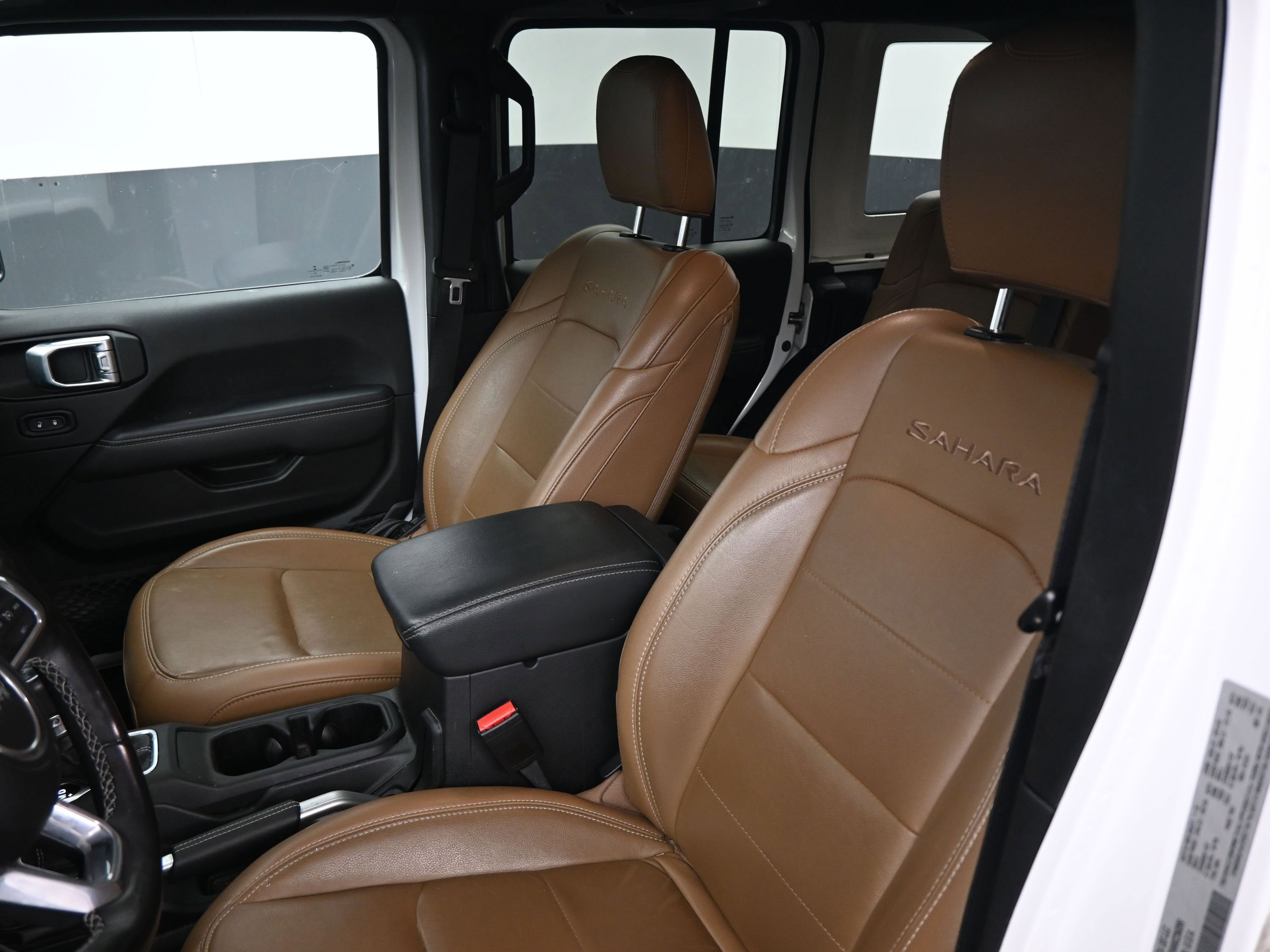 Used 2022 Jeep Wrangler Unlimited Sahara w/ Cold Weather Group image 16