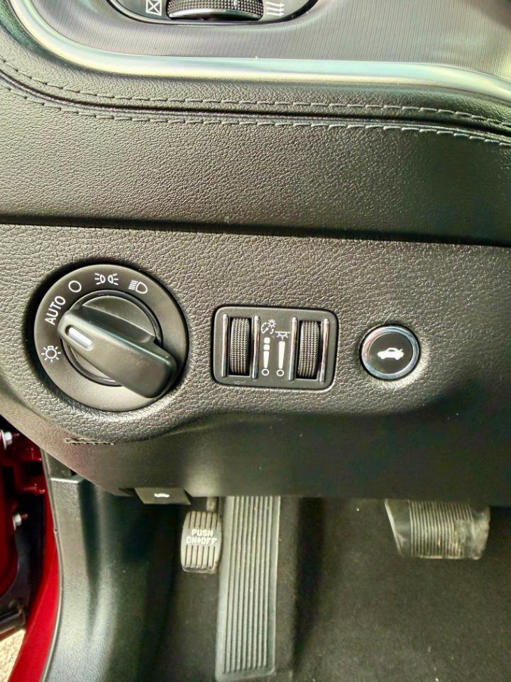 Used 2019 Dodge Charger SXT w/ Plus Group image 21