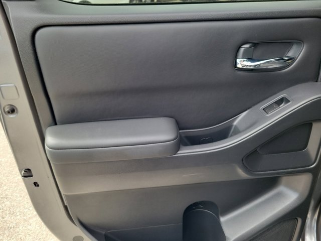 Used 2023 Nissan Frontier SV w/ Midnight Edition Package image 17