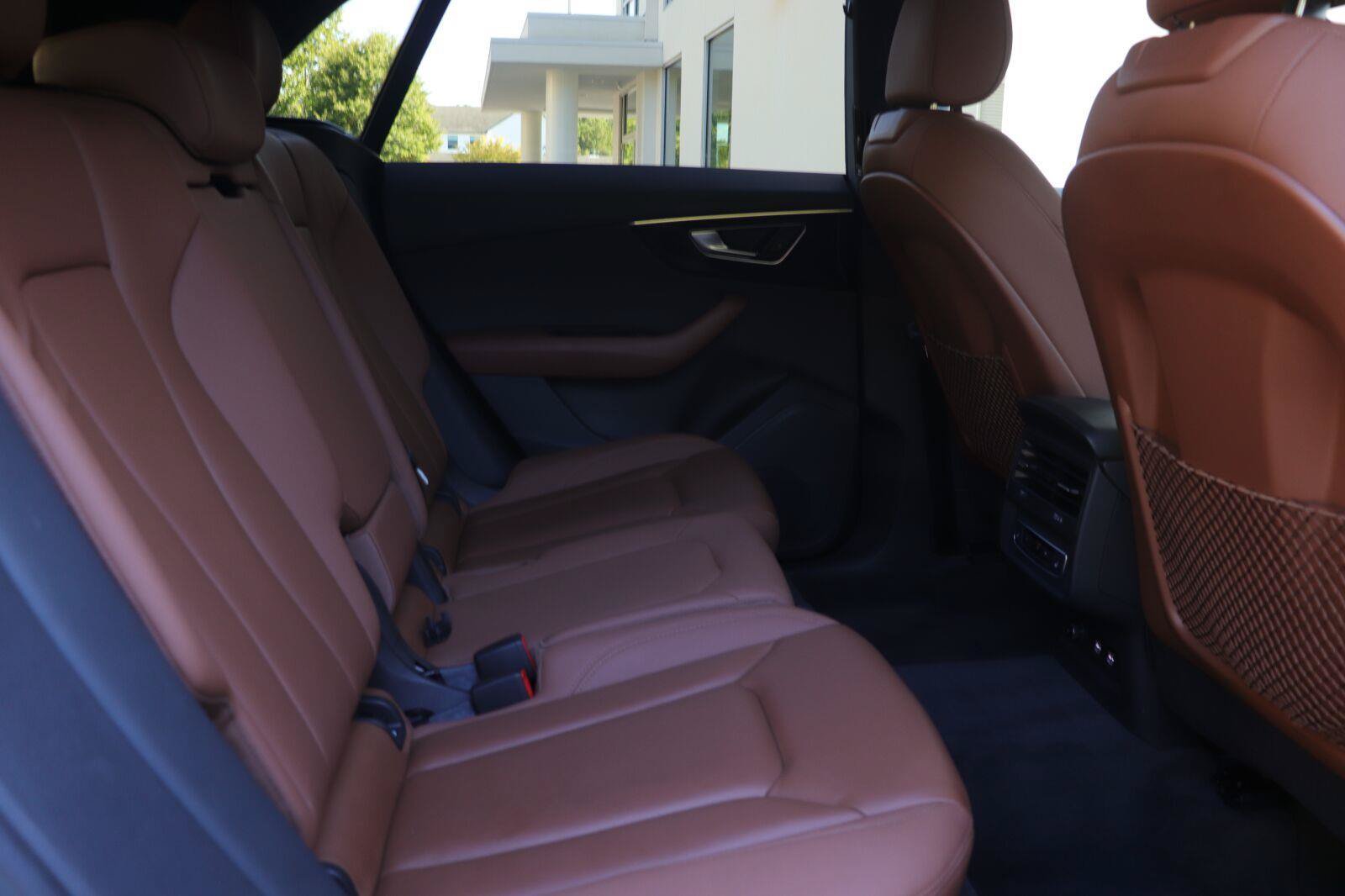 Used 2019 Audi Q8 Premium w/ Convenience Package AWD/4WD image 21