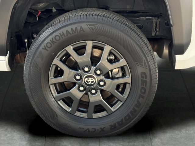 Used 2025 Toyota 4Runner SR5 AWD/4WD image 6
