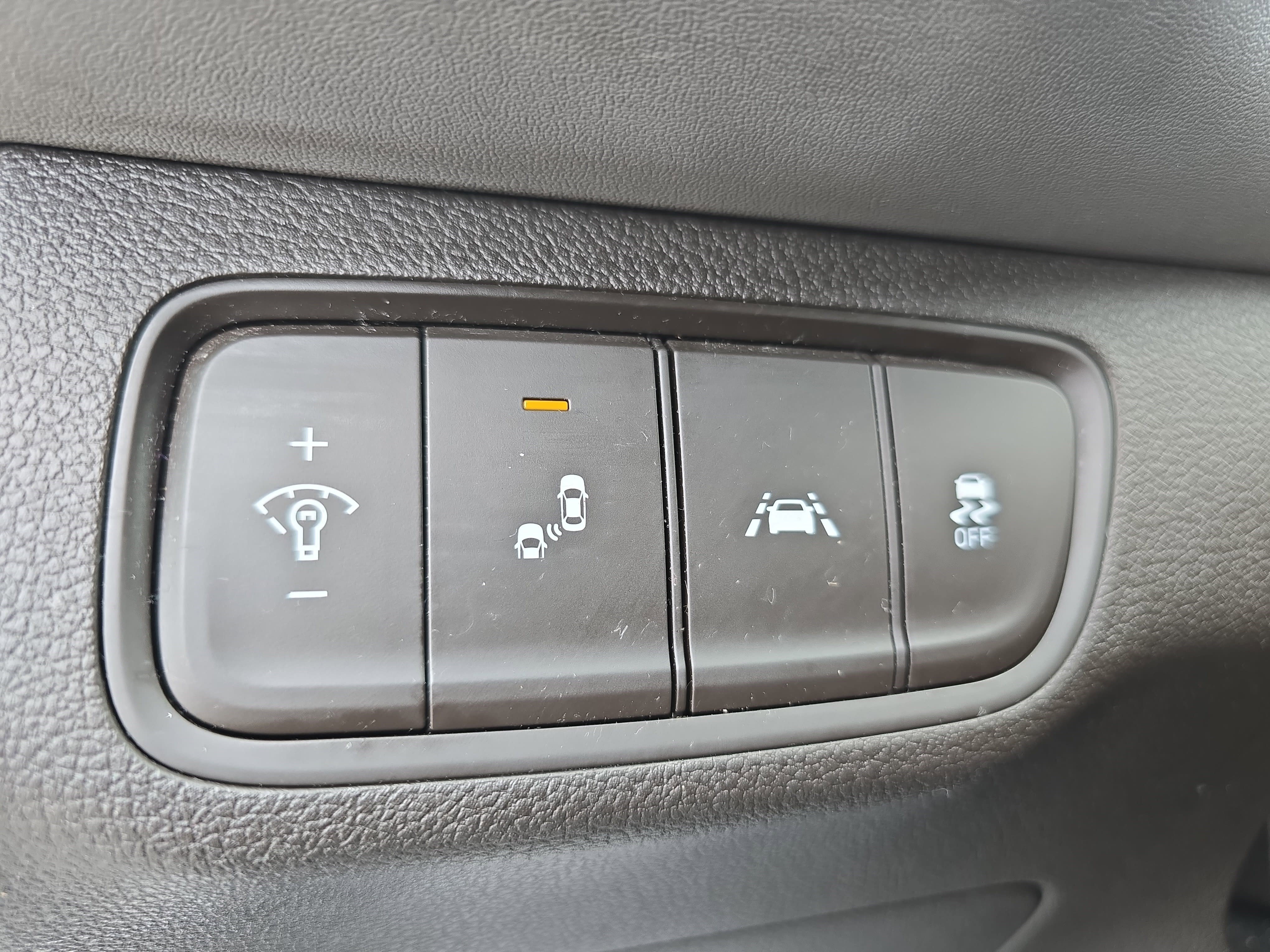 Used 2019 Hyundai Santa Fe SEL image 25