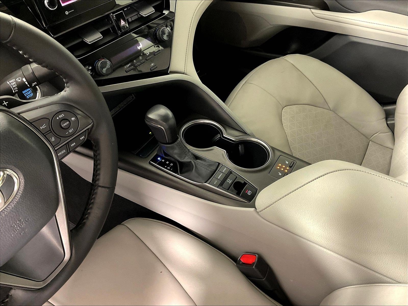 Used 2021 Toyota Camry XSE FWD image 17