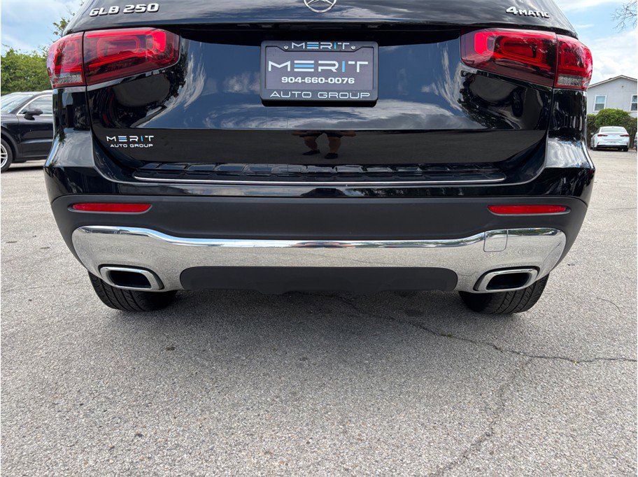 Used 2020 Mercedes-Benz GLB 250 4MATIC w/ Premium Package image 14