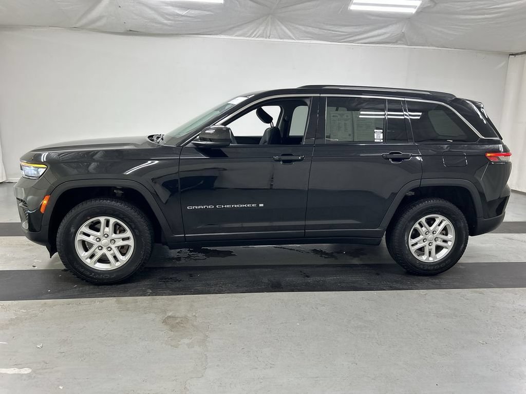 Used 2023 Jeep Grand Cherokee Laredo AWD/4WD image 6