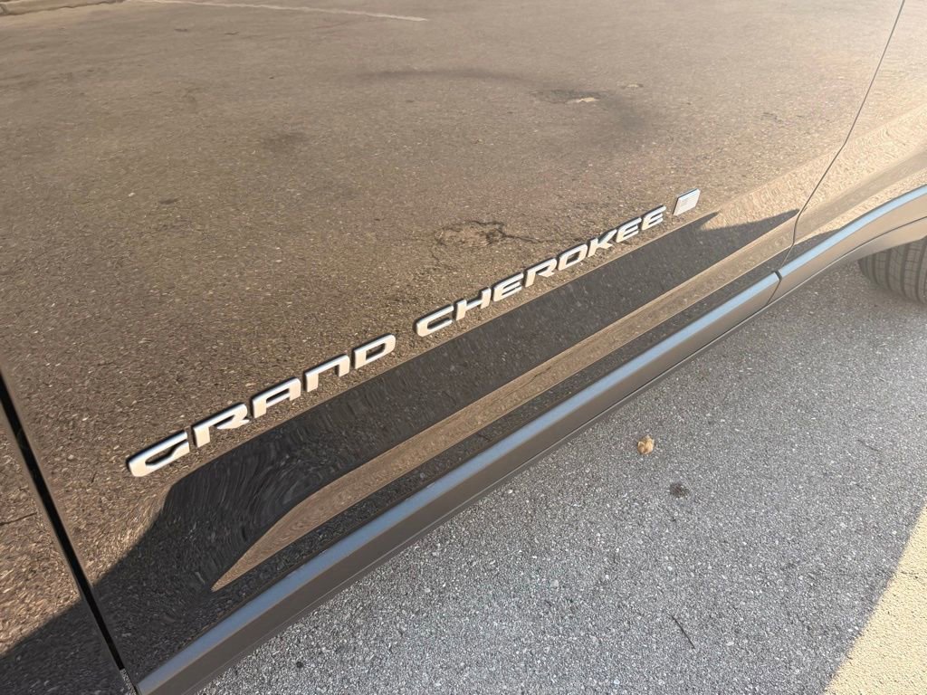 New 2026 Jeep Grand Cherokee Laredo image 28