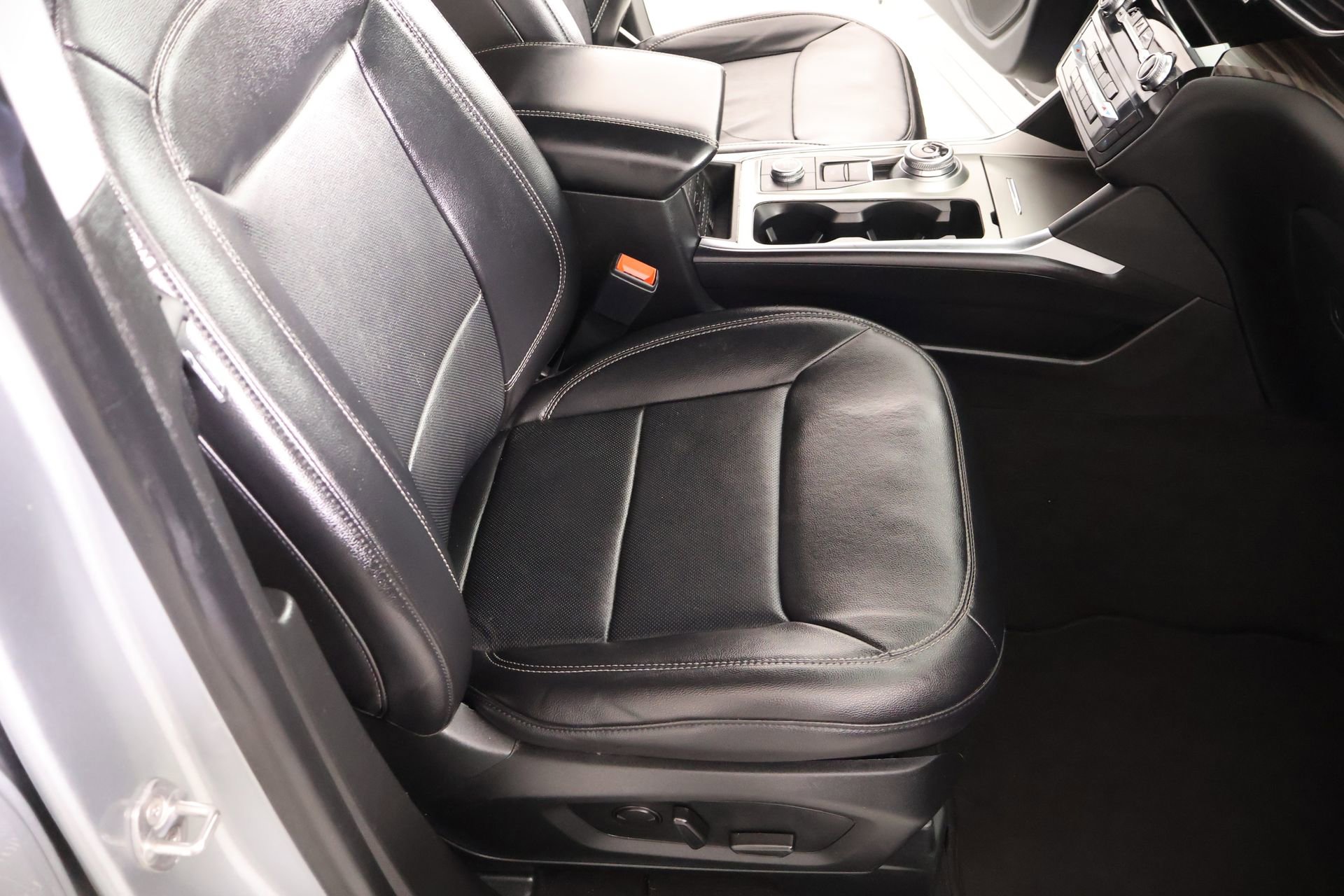 Used 2023 Ford Explorer Limited image 15