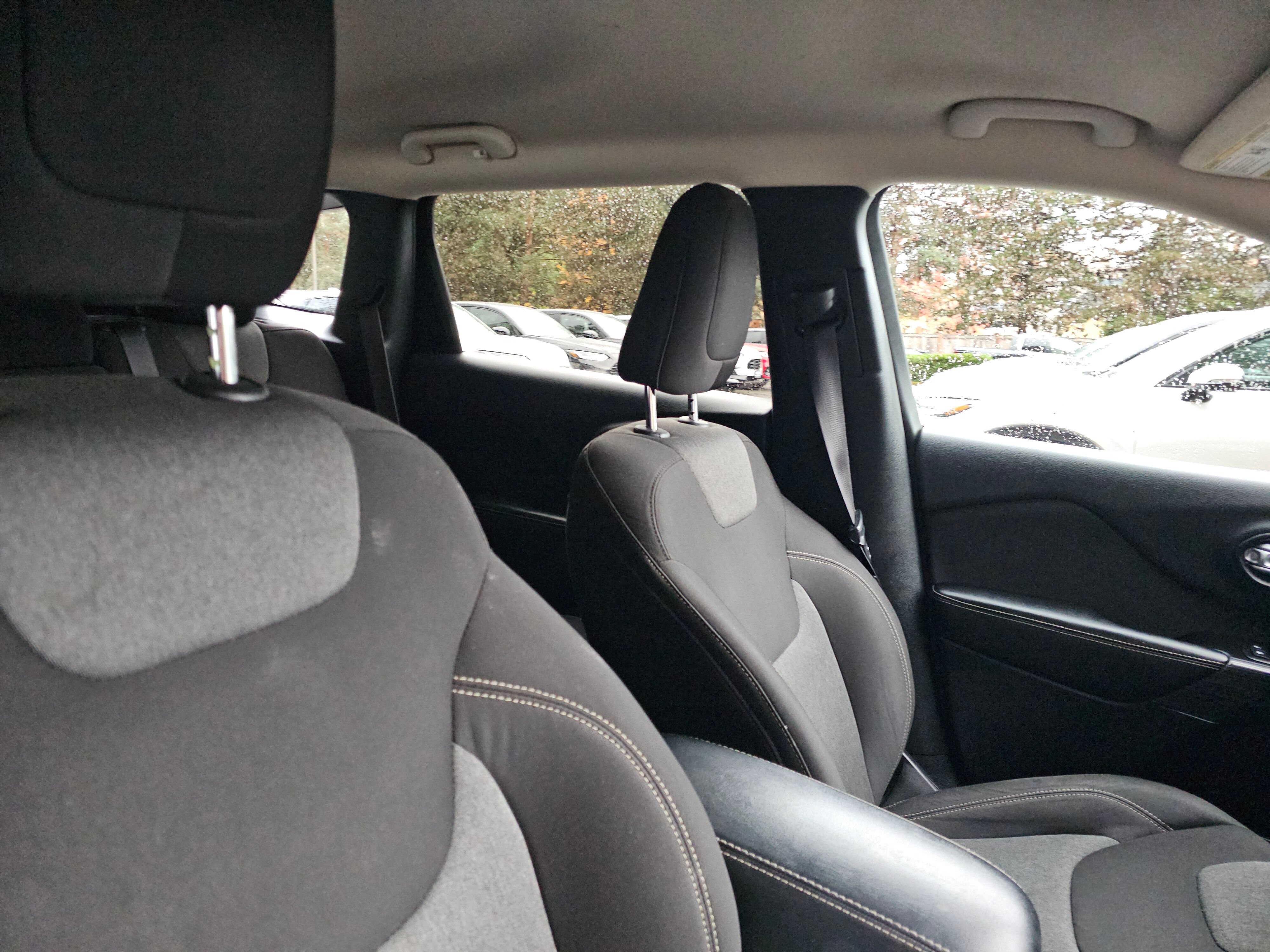 Used 2014 Jeep Cherokee Sport AWD/4WD image 11