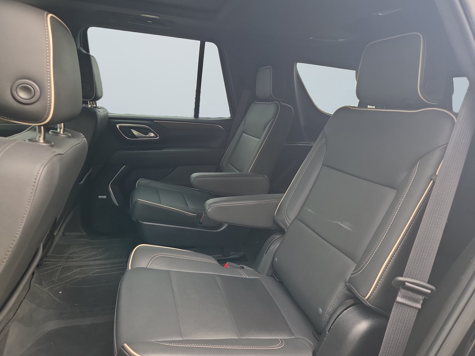 Used 2023 Chevrolet Tahoe Premier AWD/4WD image 14