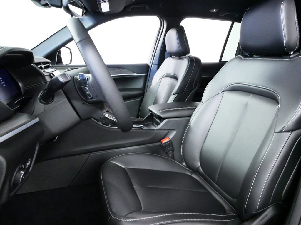 Certified 2024 Jeep Grand Cherokee Limited w/ Black Appearance Package image 35