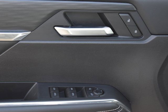 Used 2025 GMC Acadia Elevation image 12