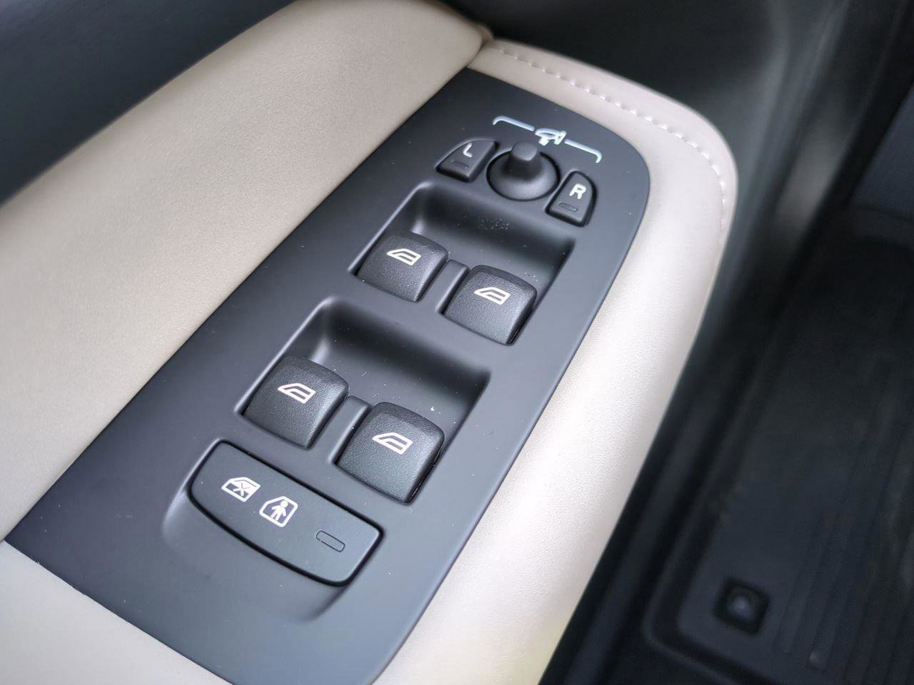 New 2026 Volvo XC60 T8 Plus image 24