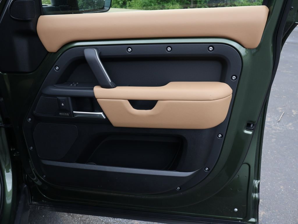 New 2026 Land Rover Defender 130 X-Dynamic SE AWD/4WD image 11