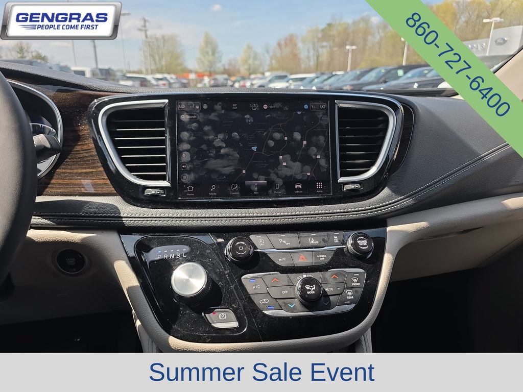 Certified 2024 Chrysler Pacifica Limited FWD image 31