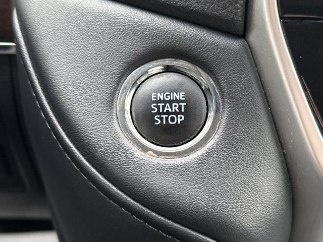 Used 2019 Toyota Land Cruiser AWD/4WD image 30
