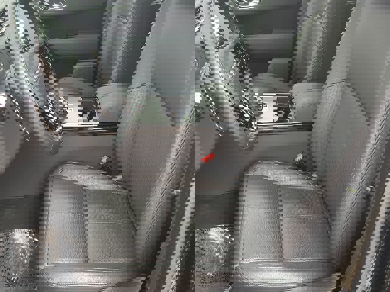 Certified 2026 Land Rover Range Rover Velar Dynamic SE image 16