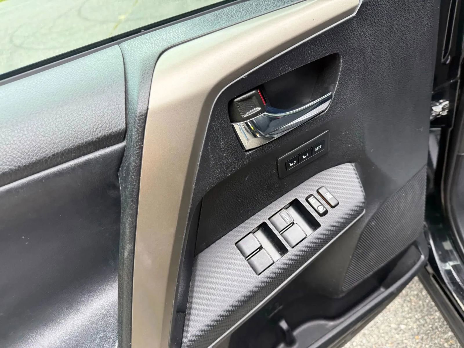 Used 2015 Toyota RAV4 Limited image 21