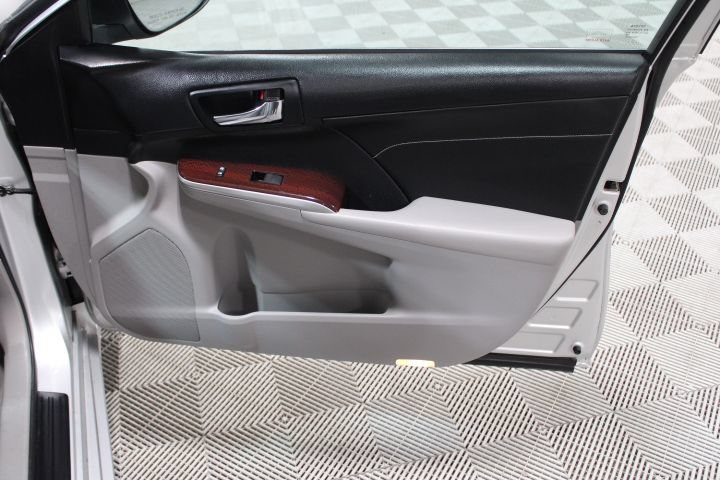 Used 2013 Toyota Camry XLE w/ Leather Pkg FWD image 21