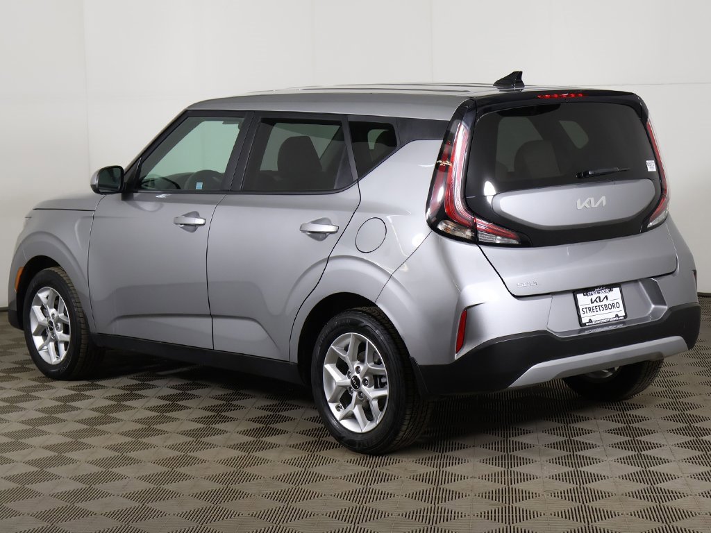 Used 2023 Kia Soul LX w/ LX Technology Package image 8