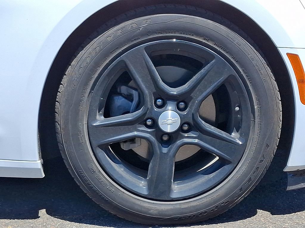 Used 2023 Chevrolet Camaro LT RWD image 5