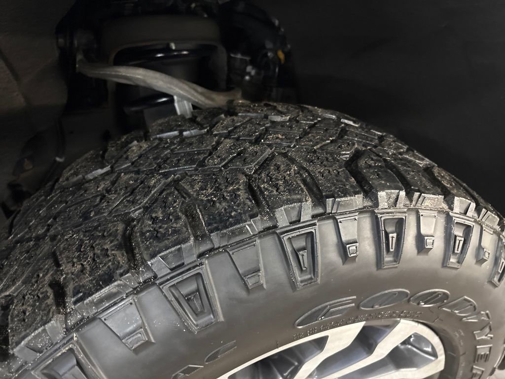 Certified 2021 GMC Sierra 1500 AT4 w/ AT4 Premium Package AWD/4WD image 12