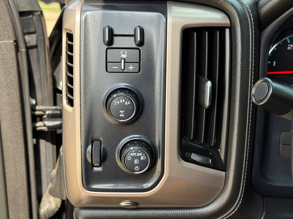 Used 2018 GMC Sierra 2500 Denali w/ Duramax Plus Package AWD/4WD image 21