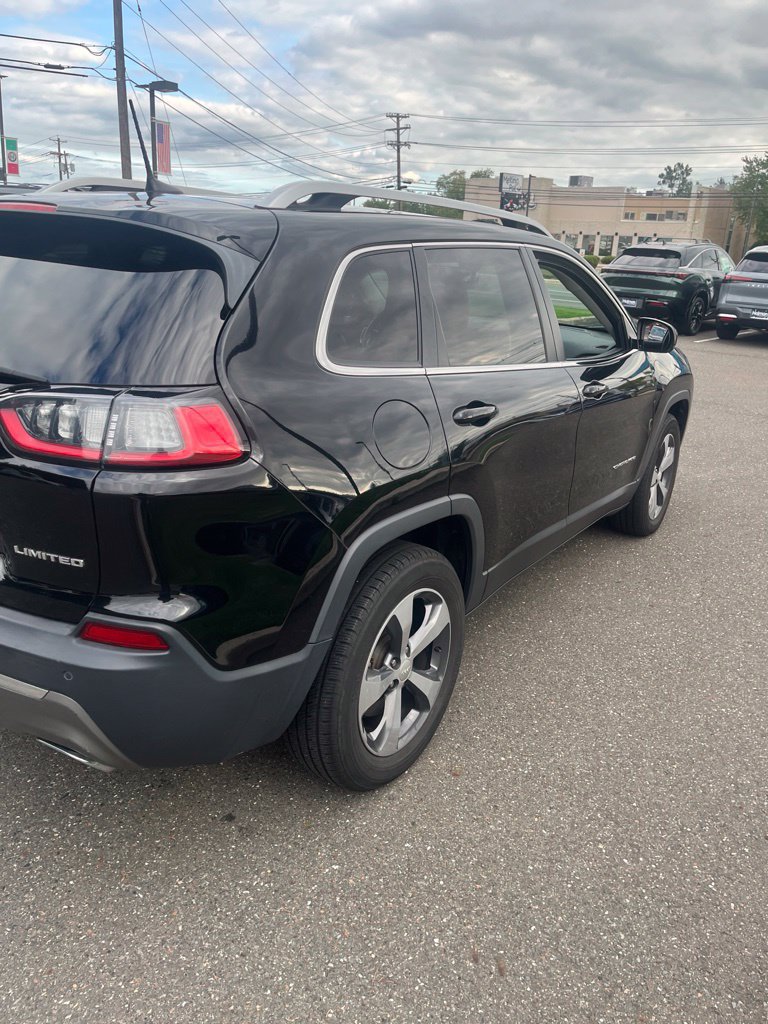Used 2019 Jeep Cherokee Limited AWD/4WD image 2
