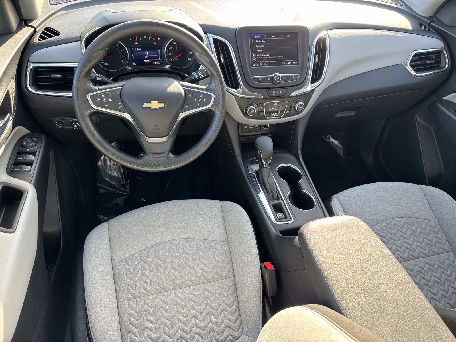 Used 2022 Chevrolet Equinox LS w/ LS Convenience Package image 2