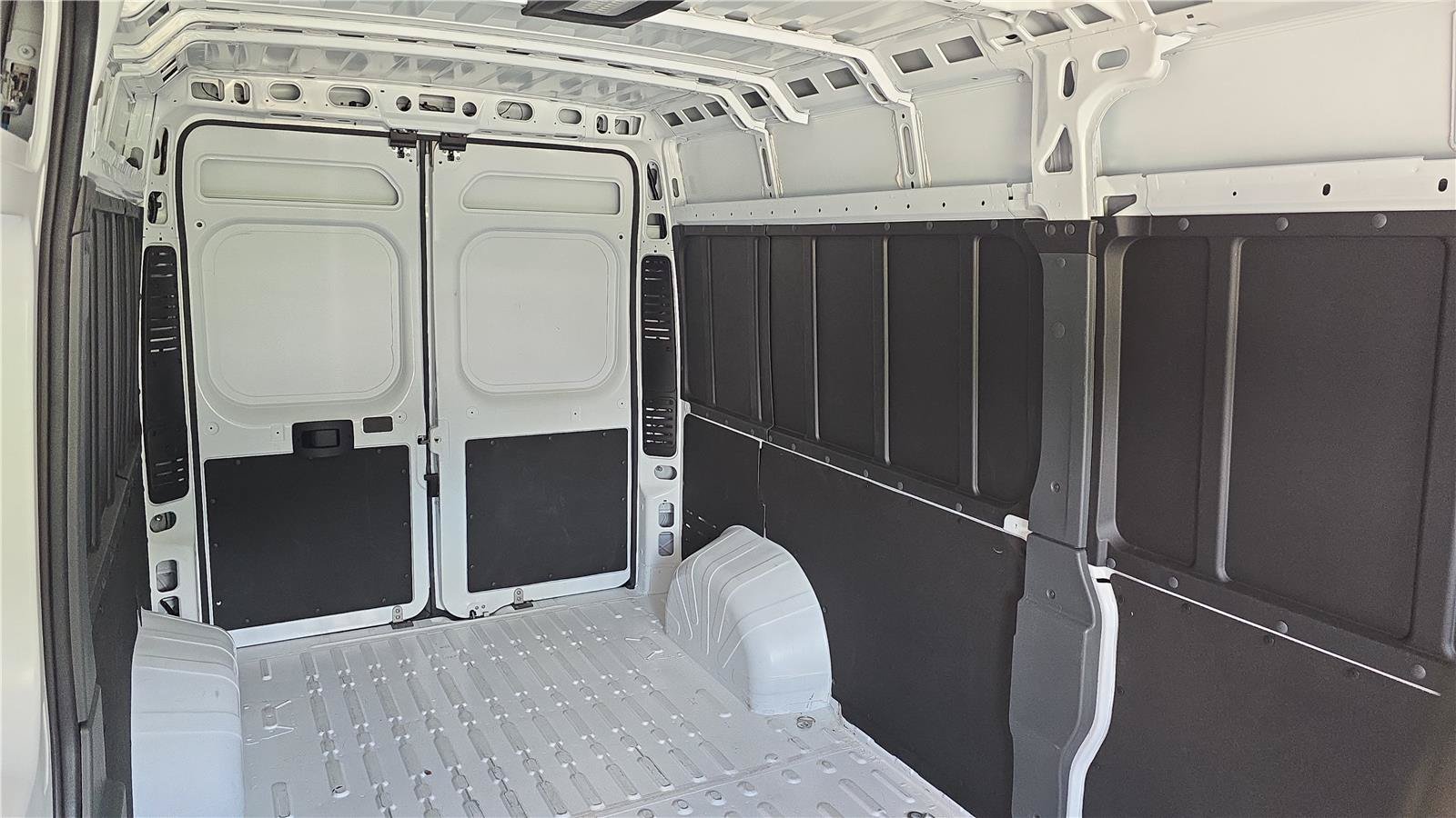 Used 2026 RAM ProMaster 2500 w/ Convenience Group FWD image 17
