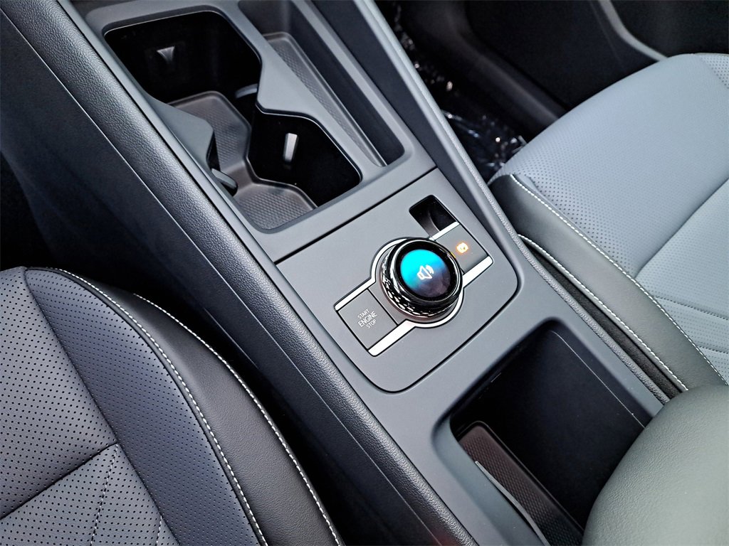 Certified 2025 Volkswagen Tiguan SE image 9