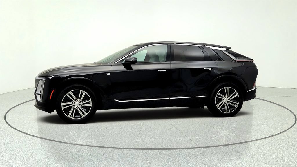 Used 2025 Cadillac Lyriq Luxury w/ LPO, Floor Liner Package RWD image 8