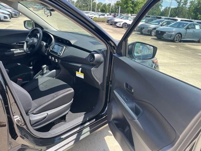 New 2025 Nissan Kicks Play S image 18