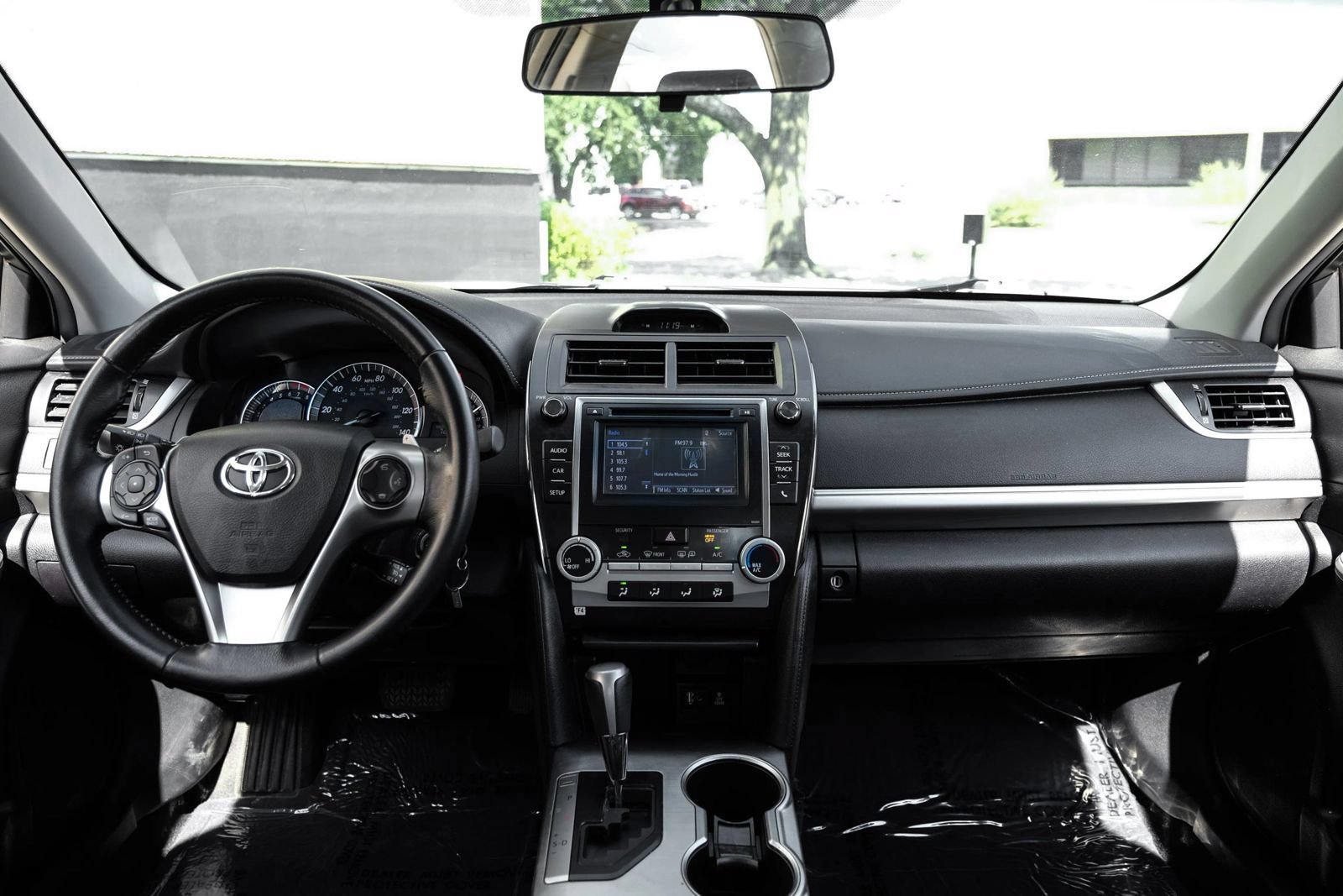 Used 2014 Toyota Camry SE FWD image 12