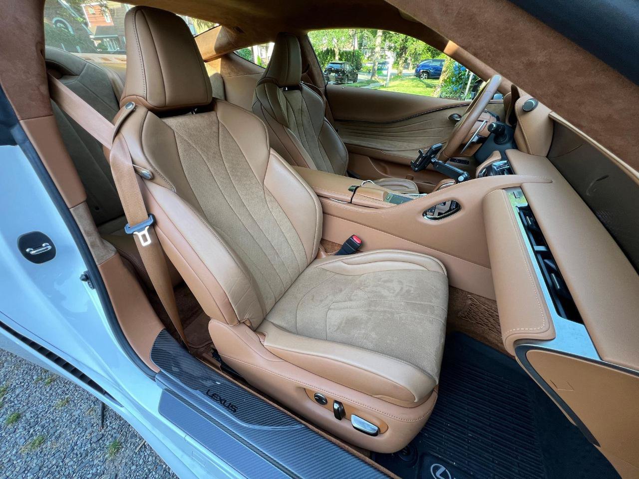 Used 2021 Lexus LC 500 Coupe w/ Performance Package RWD image 28
