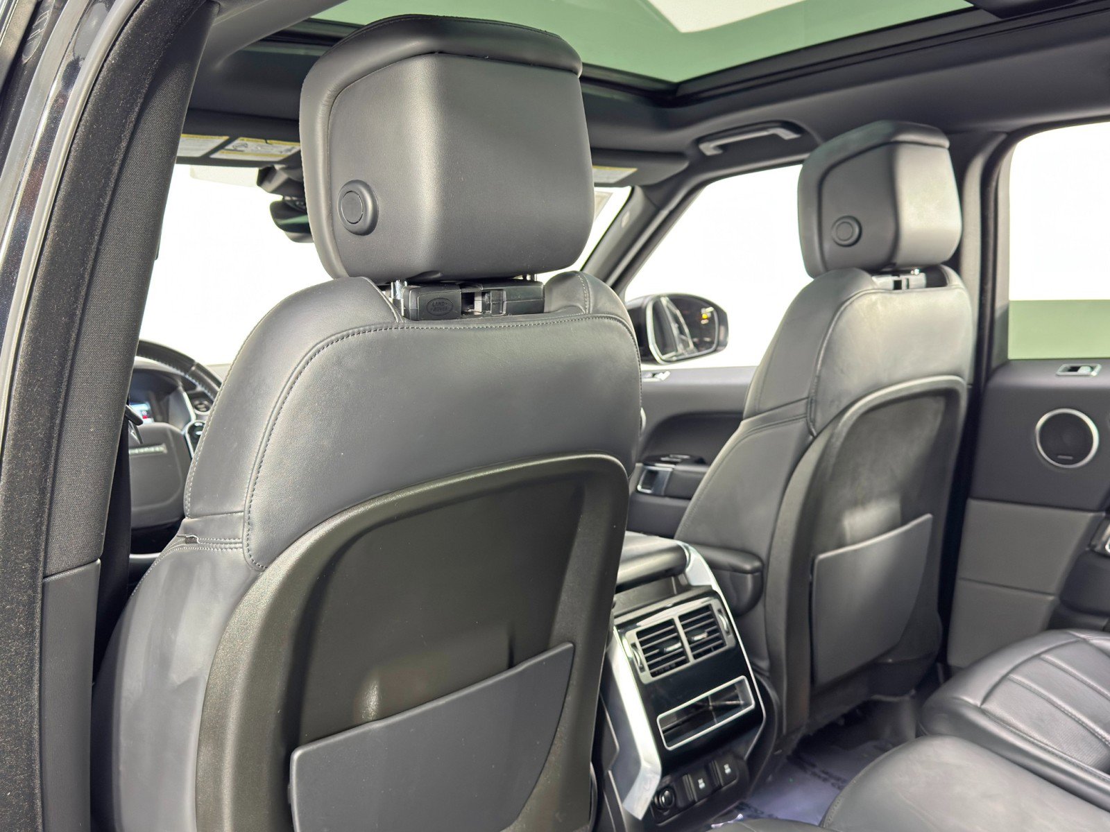 Used 2018 Land Rover Range Rover Sport HSE image 38