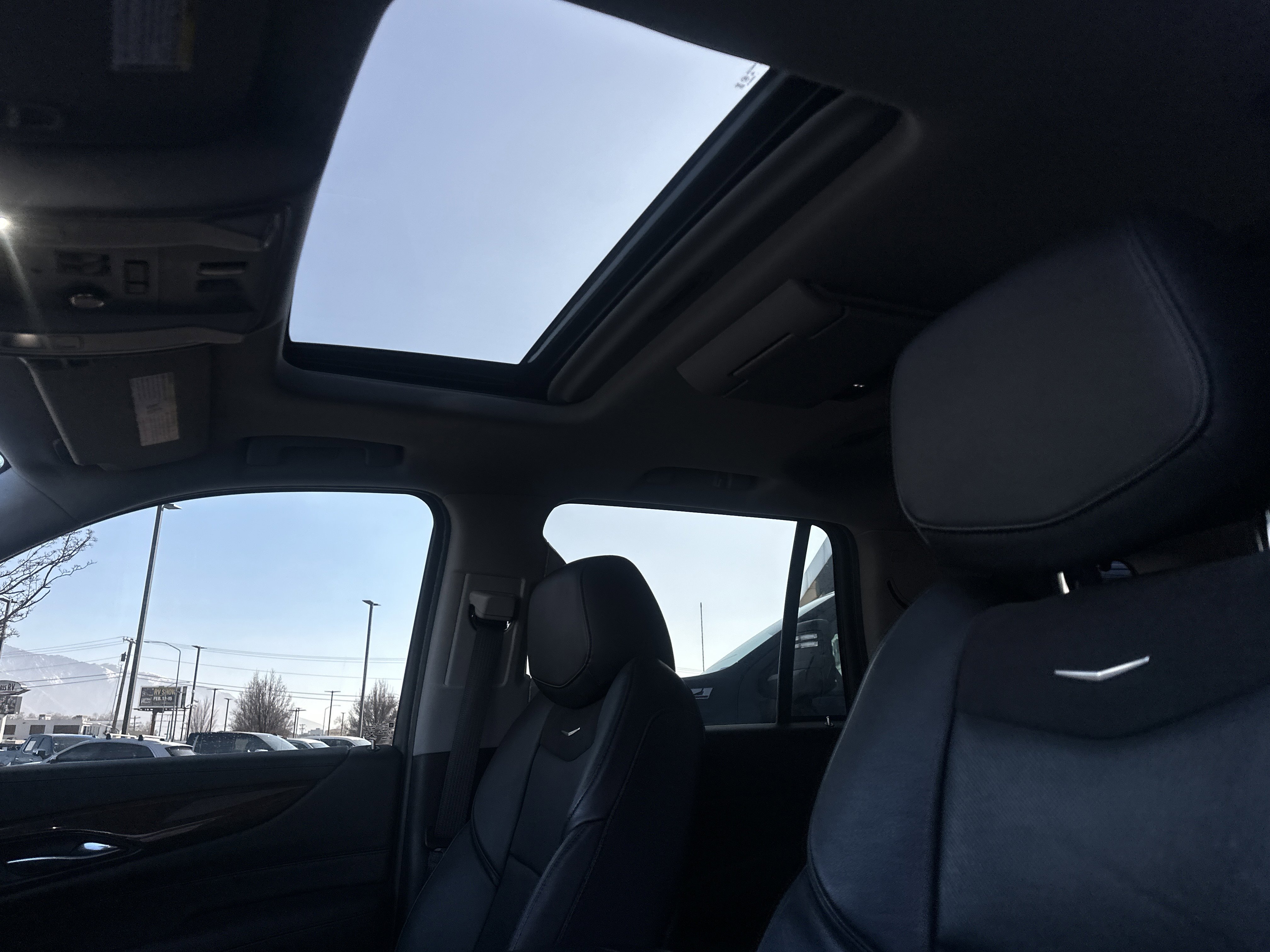 Used 2020 Cadillac Escalade Premium Luxury image 35