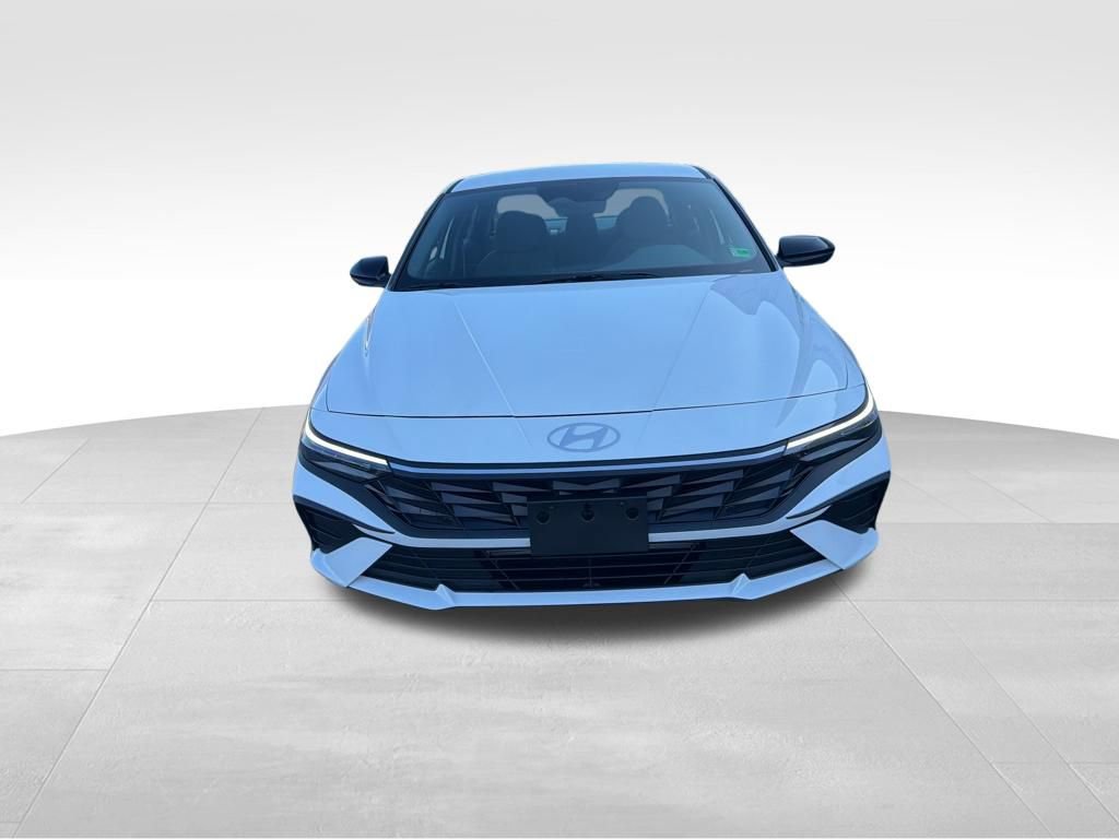 Used 2025 Hyundai Elantra Sport FWD image 9