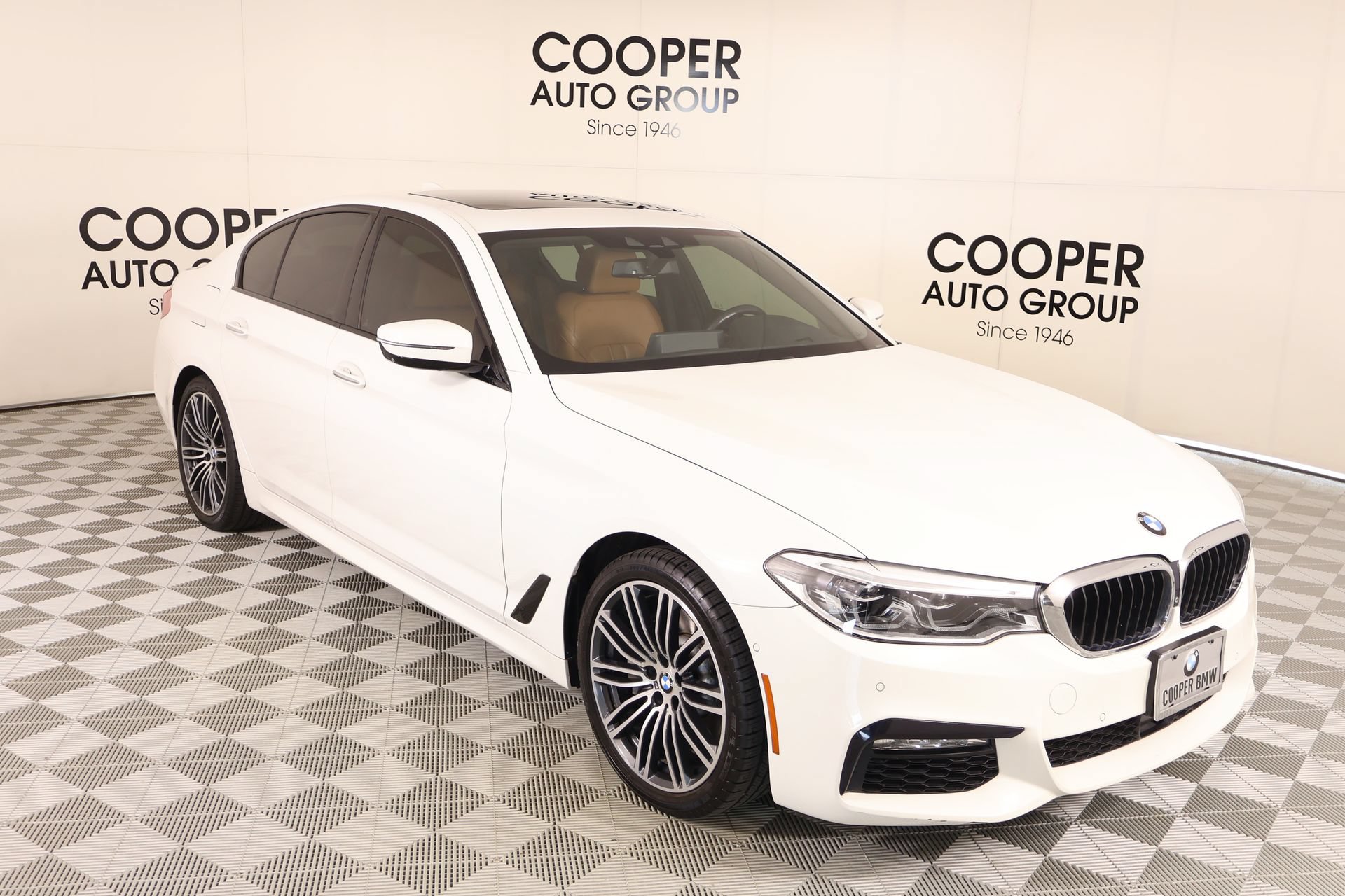 Used 2018 BMW 540i xDrive AWD/4WD image 1