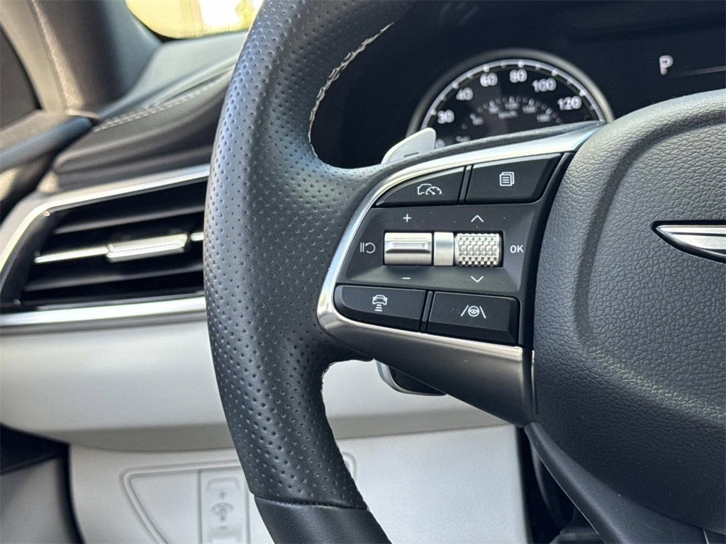 Used 2025 Genesis G70 2.5T image 8